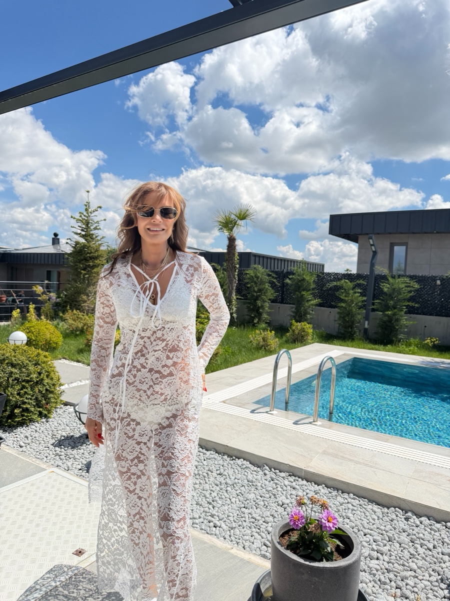 Paula White, view 1